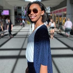 Meet your Posher, Lensa